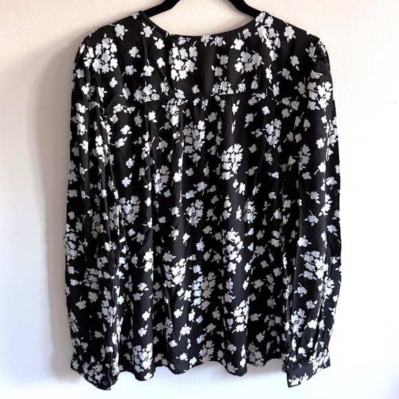 LOFT Floral V-Neck Button Blouse | Women’s XL | Black White Long Sleeve Top - Picture 4 of 10
